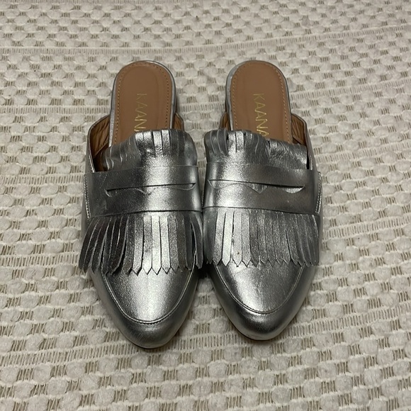 🎉HP🎉 Kaanas Metallic Silver Luca Fringe Loafer Mule Slides - Picture 9 of 10
